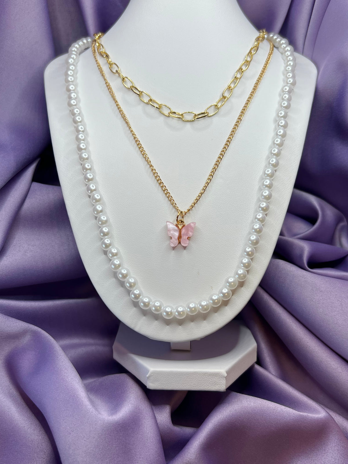 Collier papillon rose