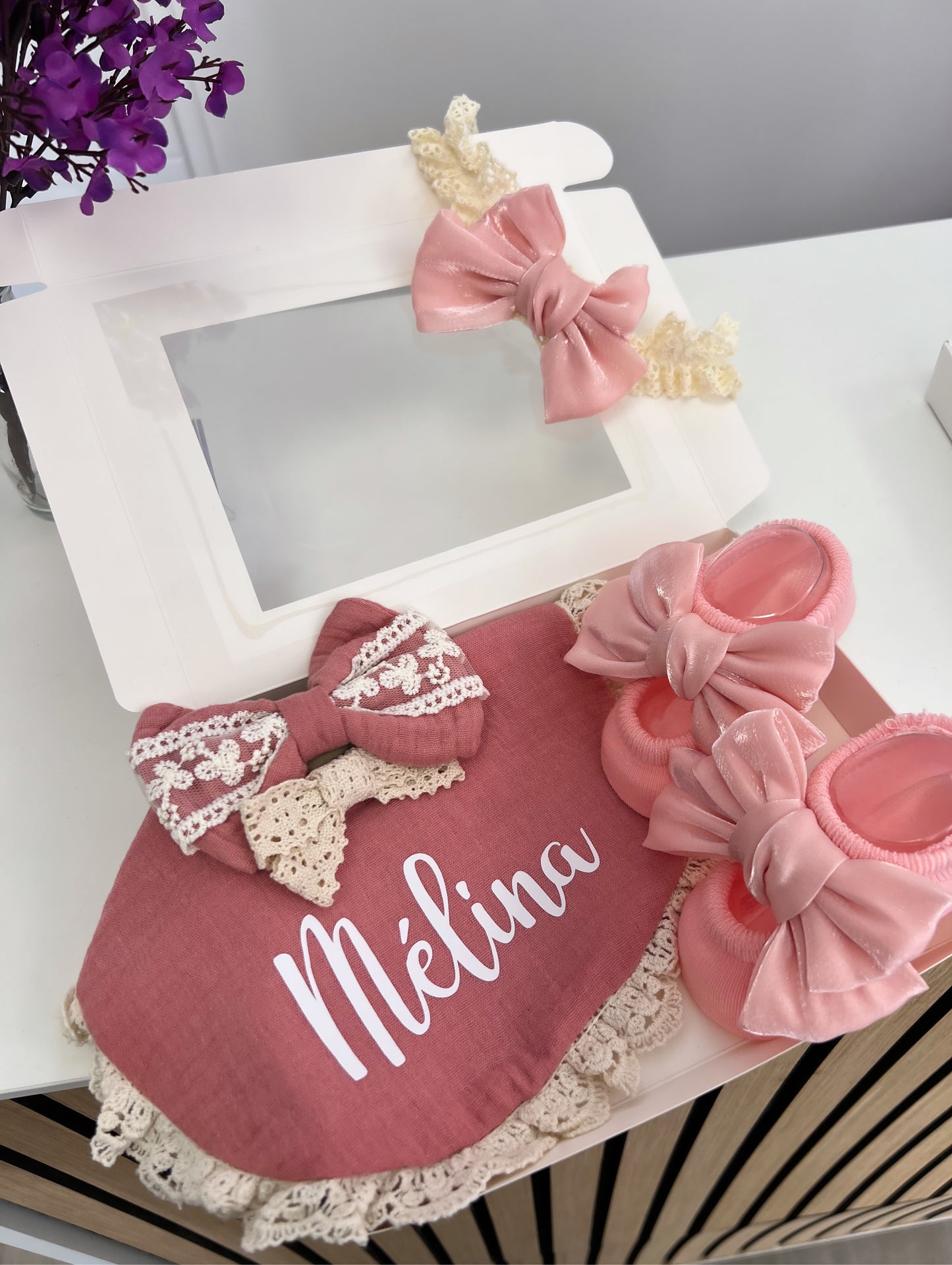 Coffret Chaussons + Bavoir